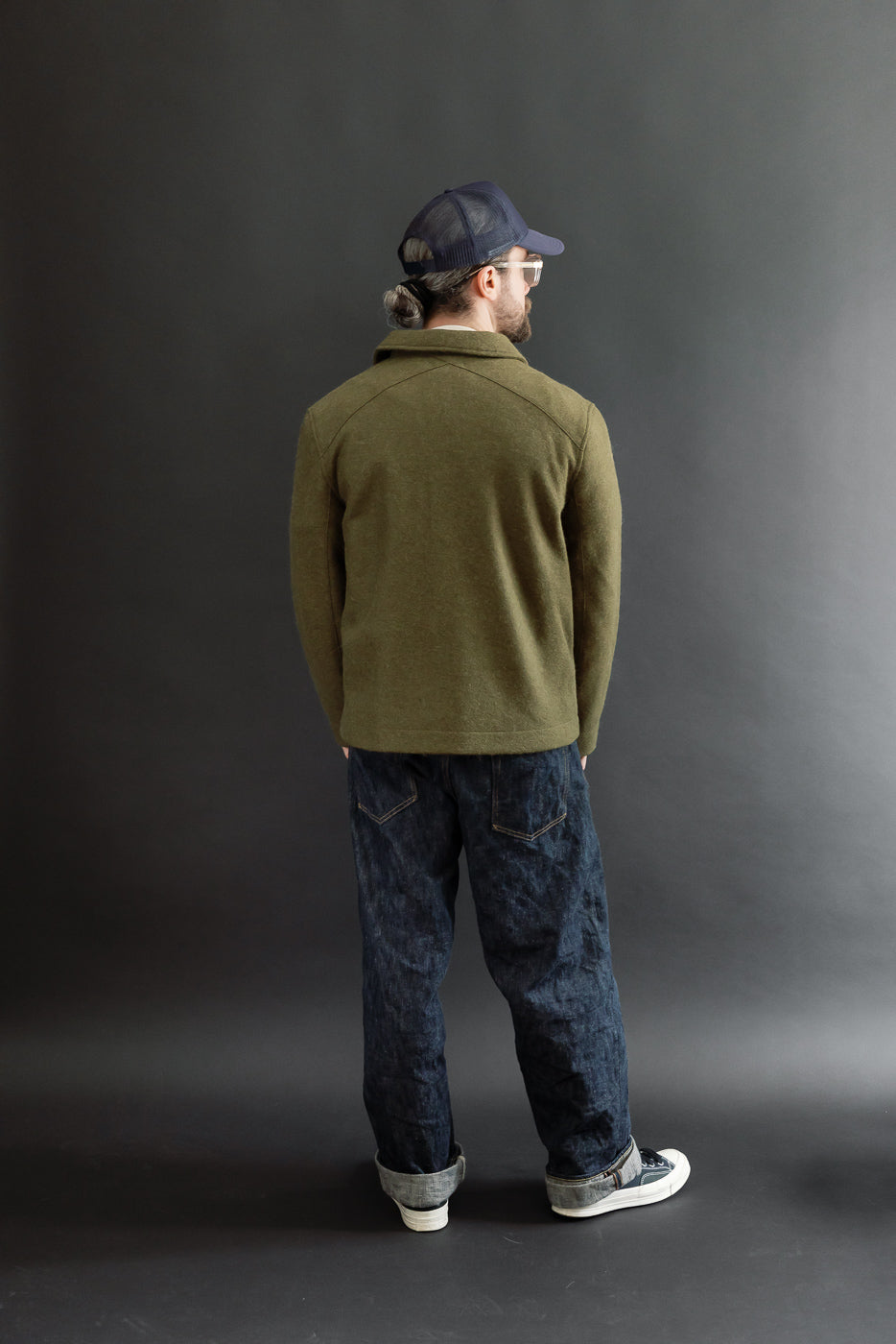 Back view of male model, 5'9
