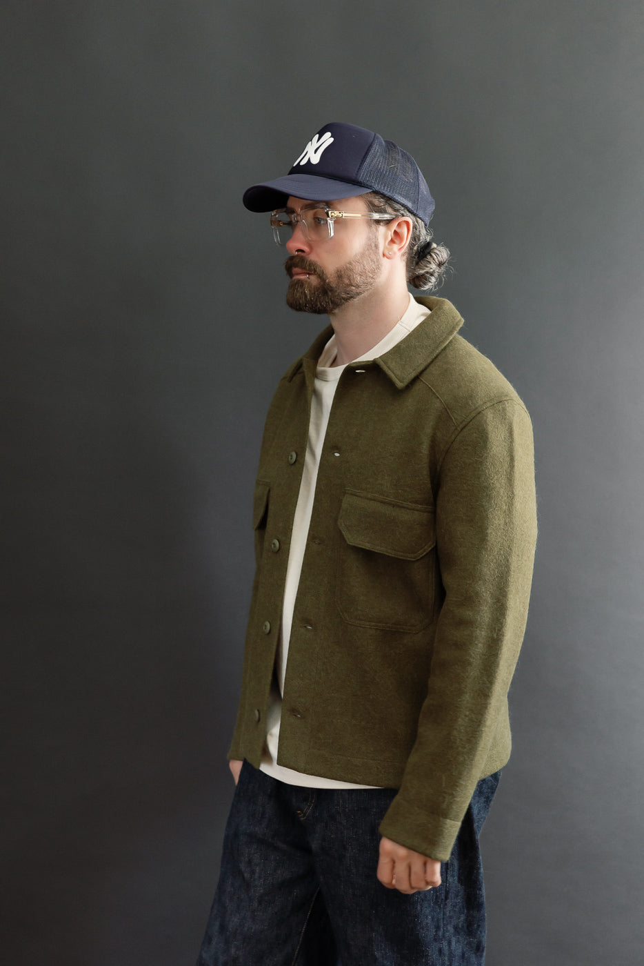 Side view of male model, 5'9