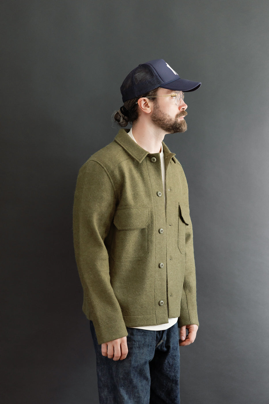 Side view of male model, 5'9