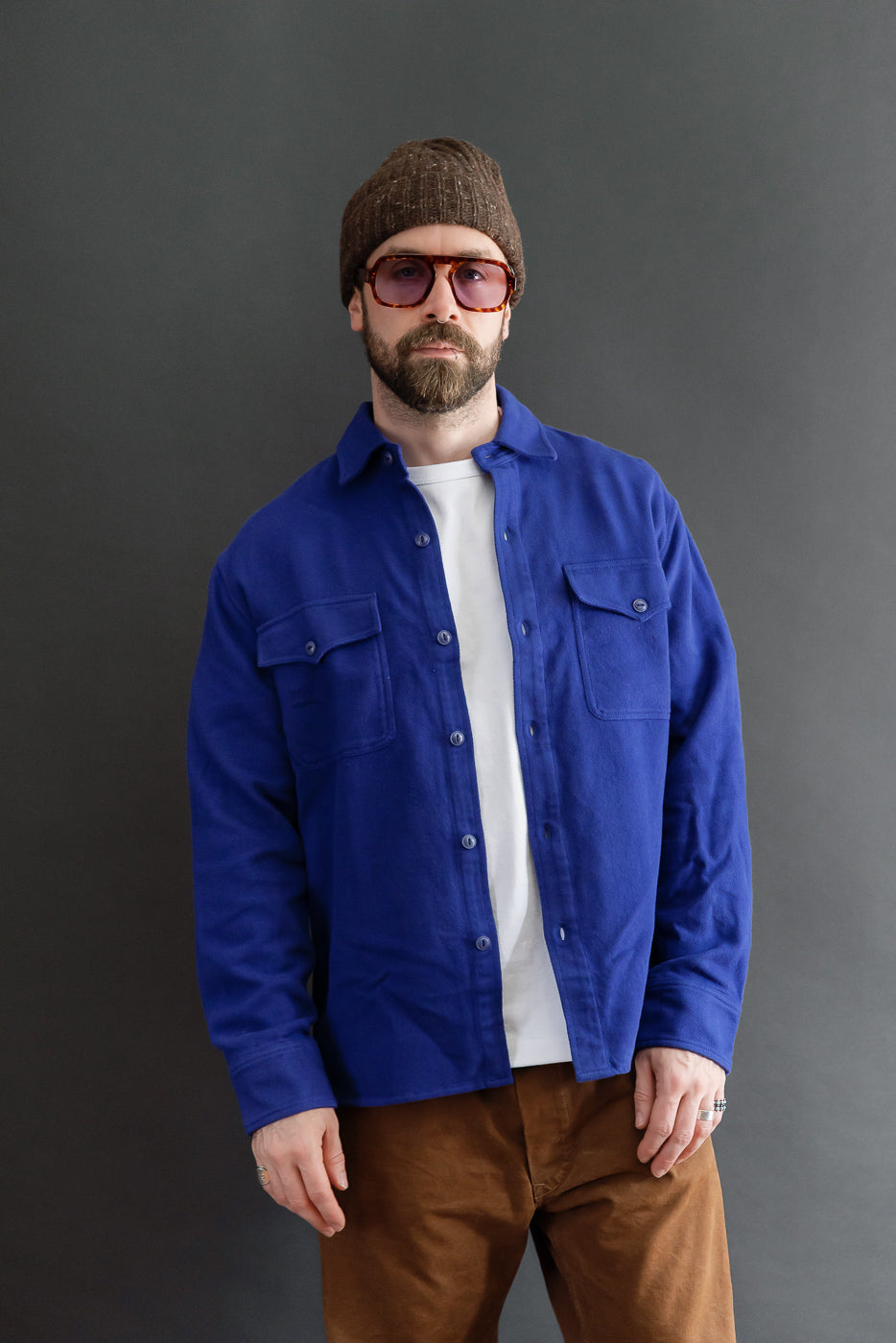 Full body front view: male model, 5'9