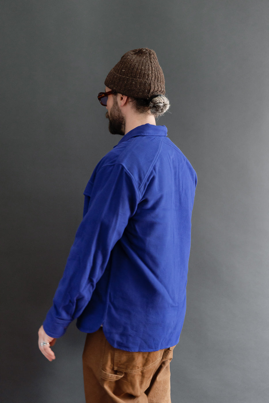 Back view of male model, 5'9
