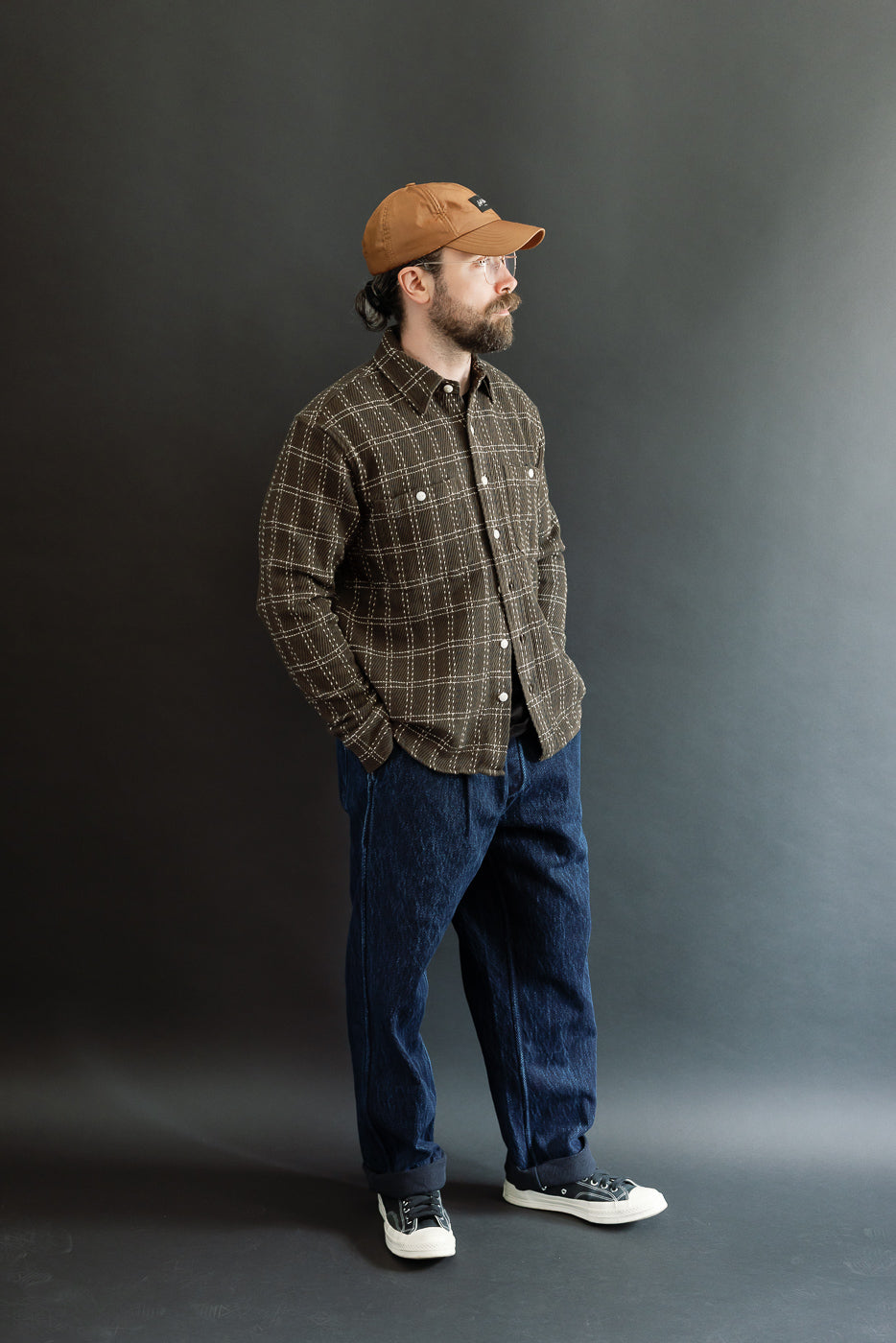 Full body side view of male model, 5'9