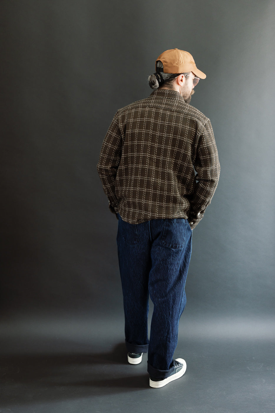 Full body back view of a male model, 5'9