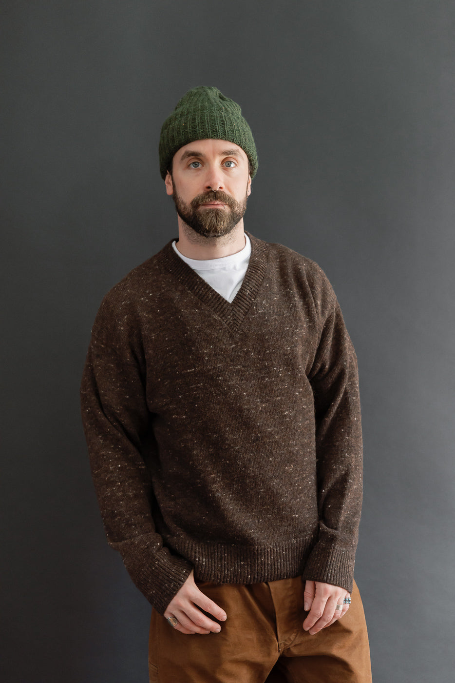 Front full body view: male model (5'9