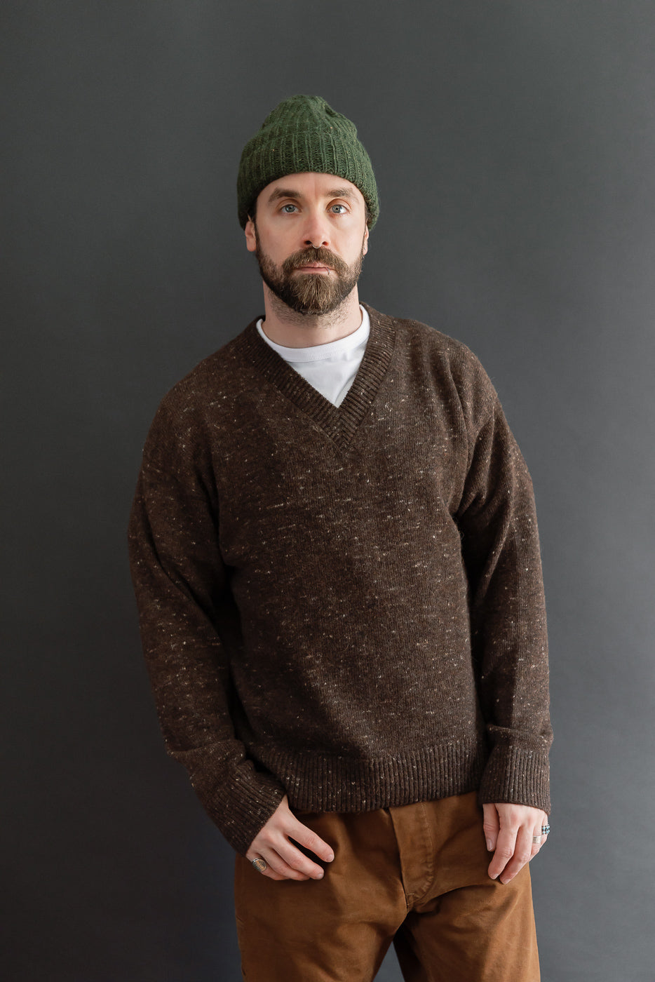 Front view of a male model, 5'9