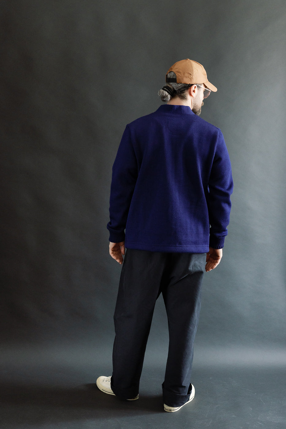 Full body back view of male model, 5'9