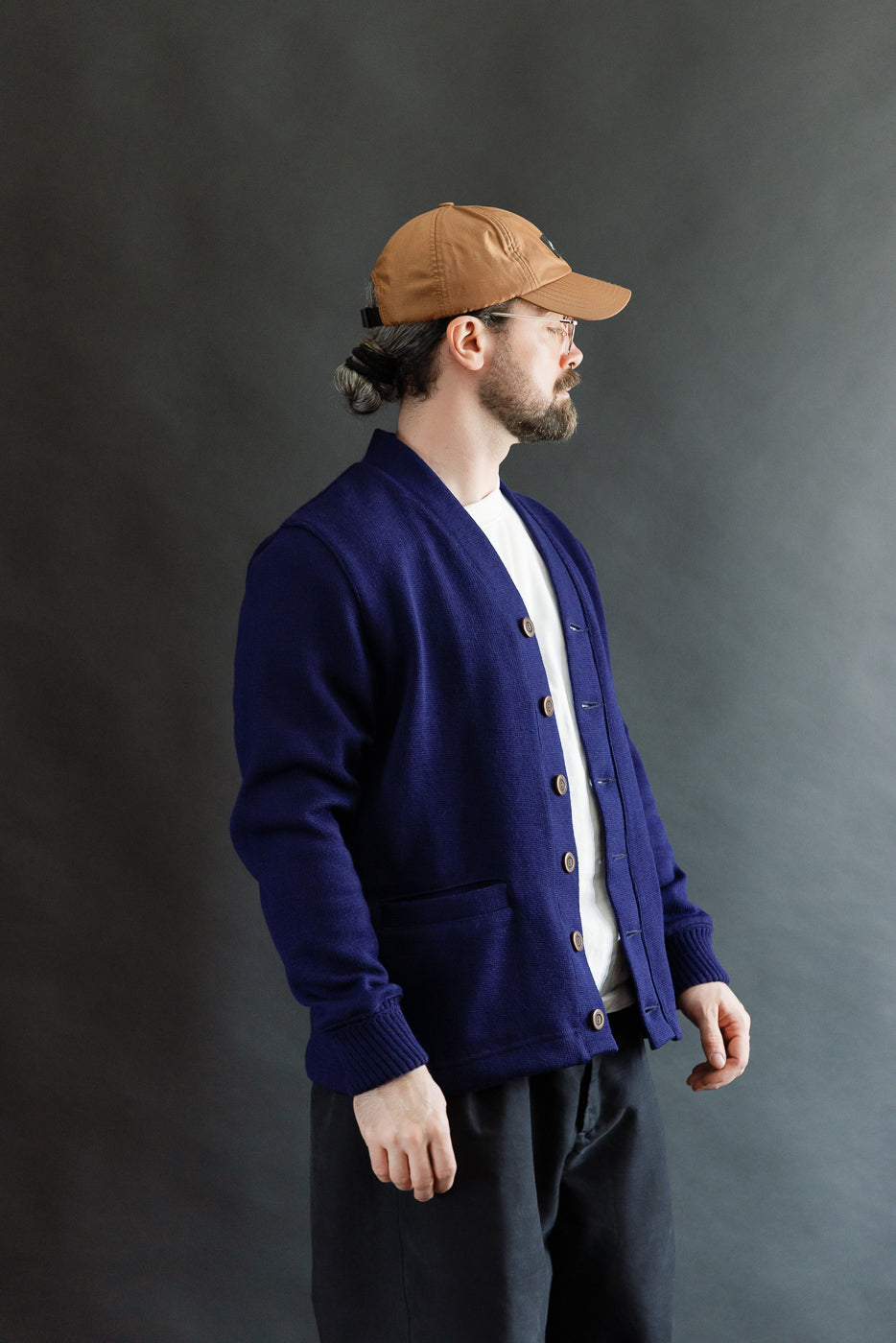 Athletic male model 5'9