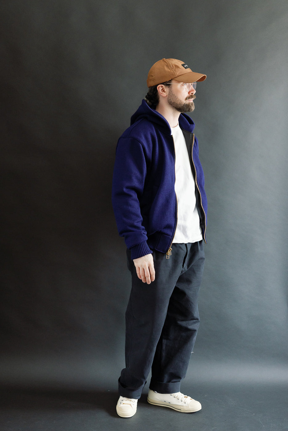 Full body side view of male model, 5'9