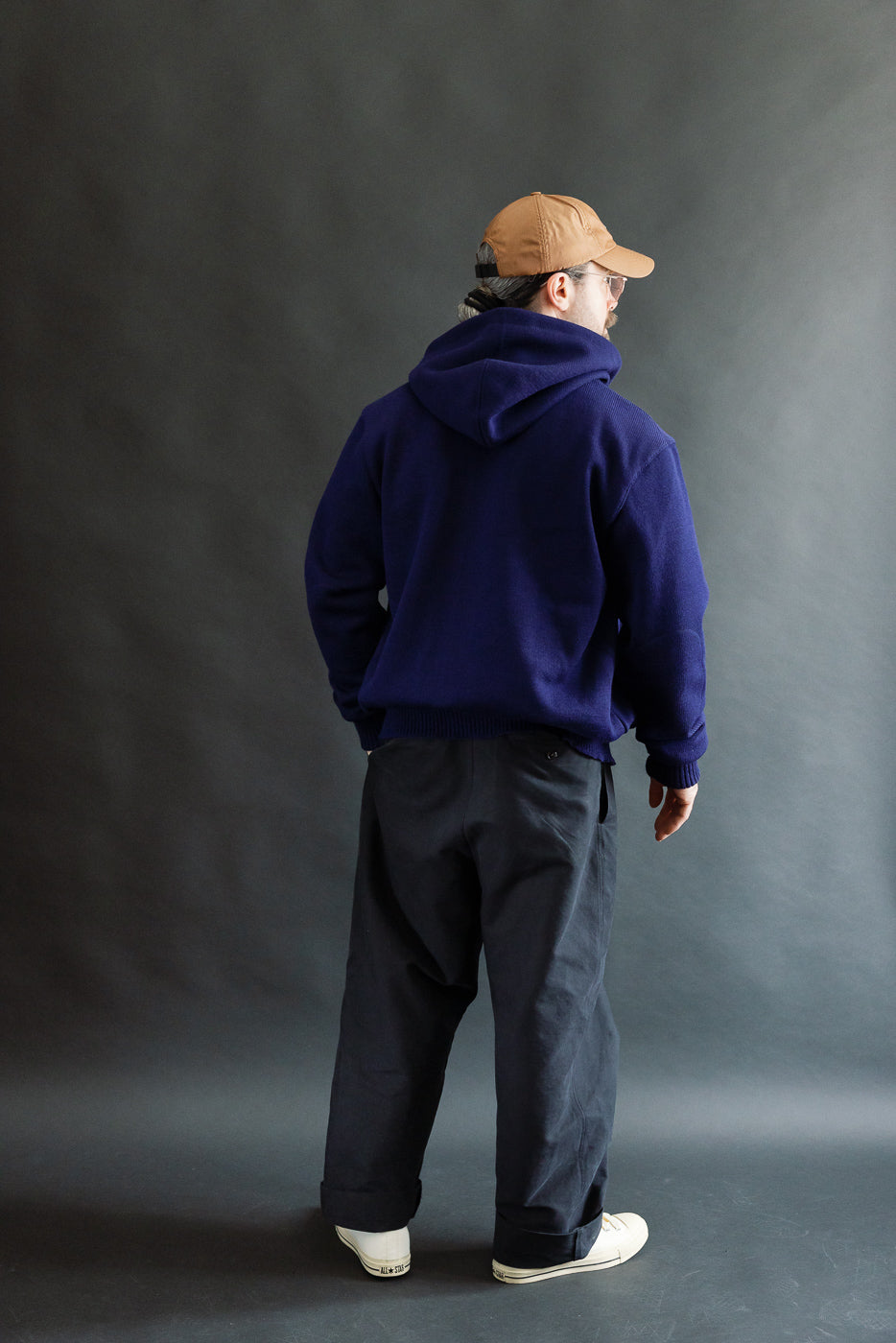 Full body rear view of male model 5'9