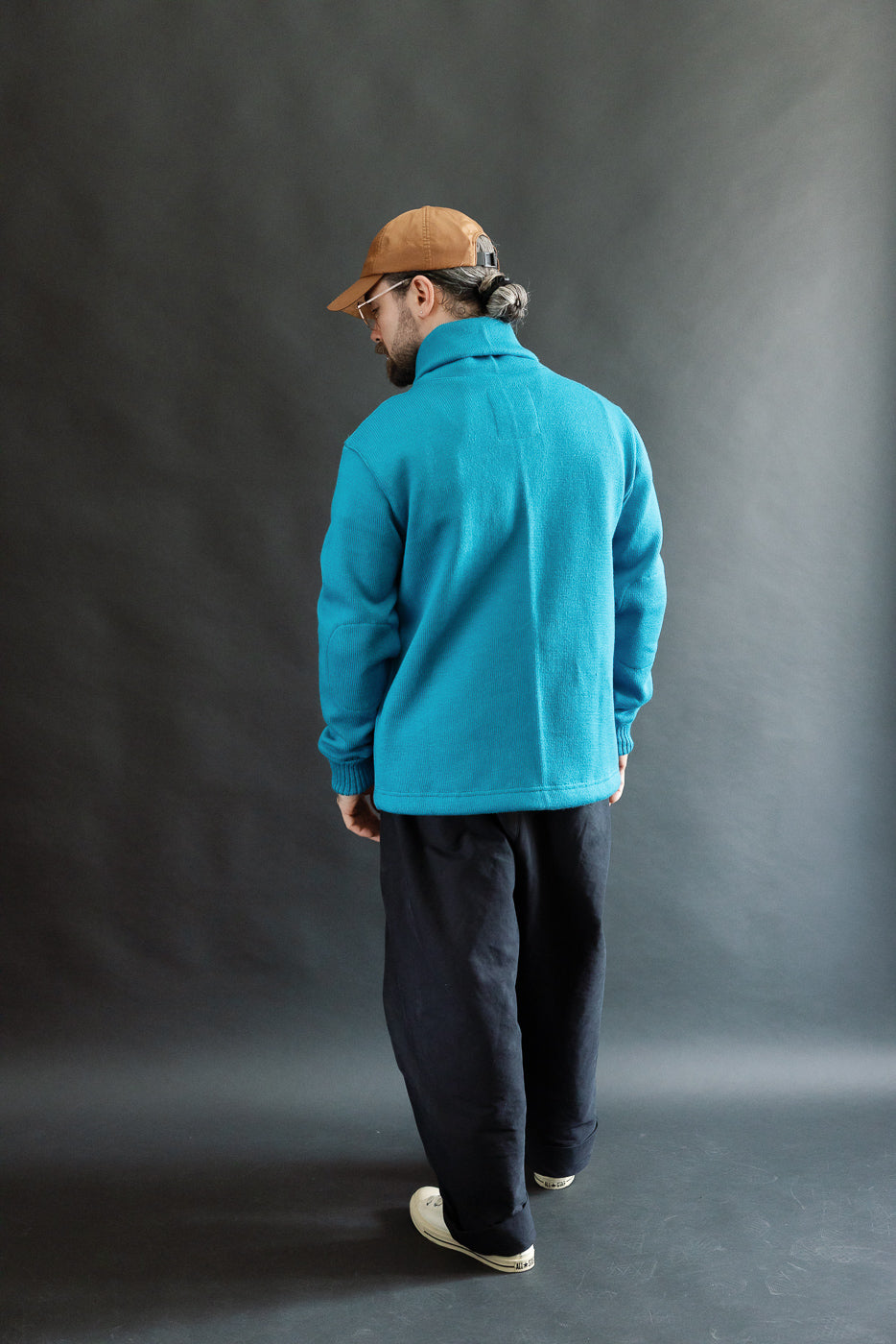 Full body rear view of male model 5'9