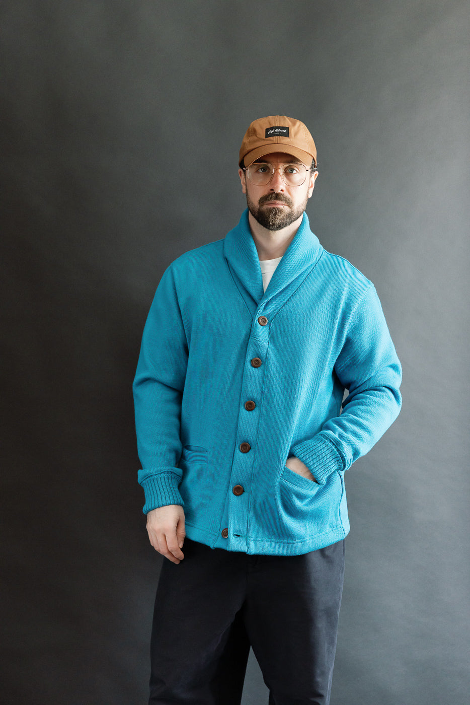 Front view, male model 5'9