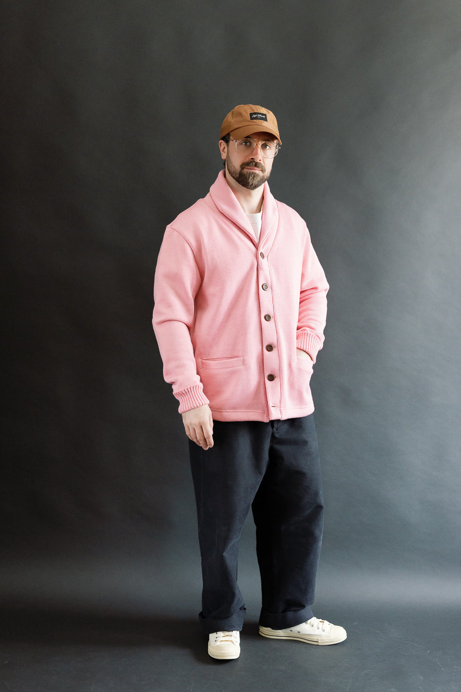 Full body view of male model 5'9