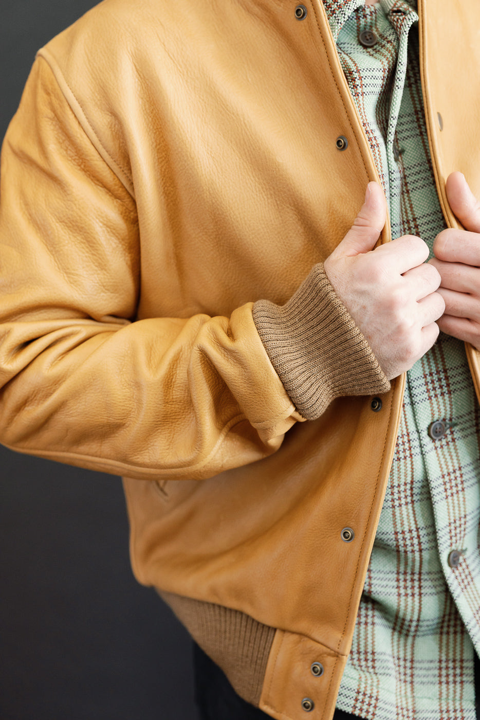 Close-up of front torso of male model, 5'9