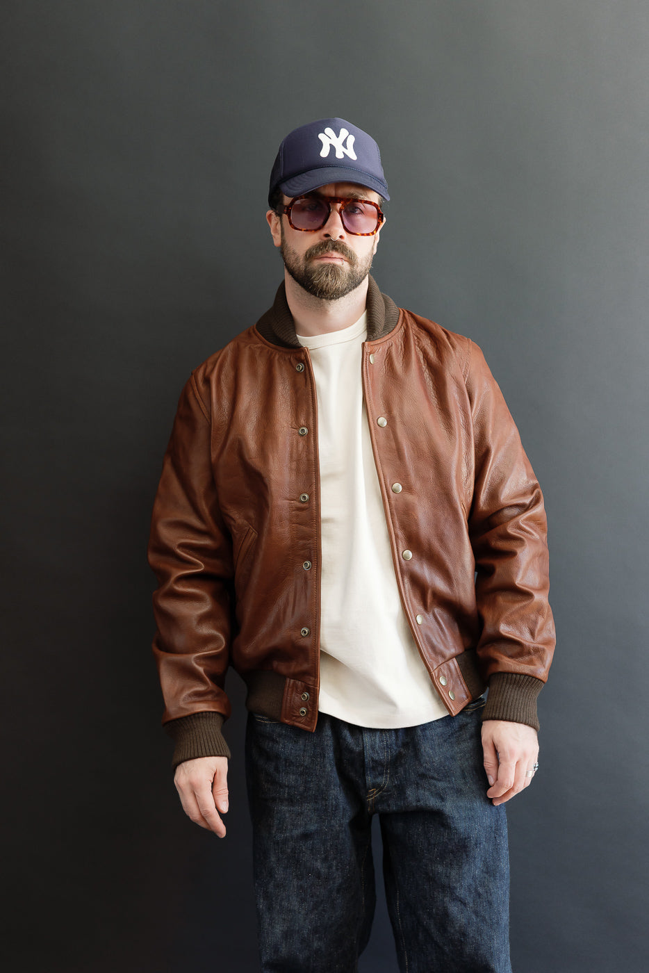 Front view of a male model, 5'9