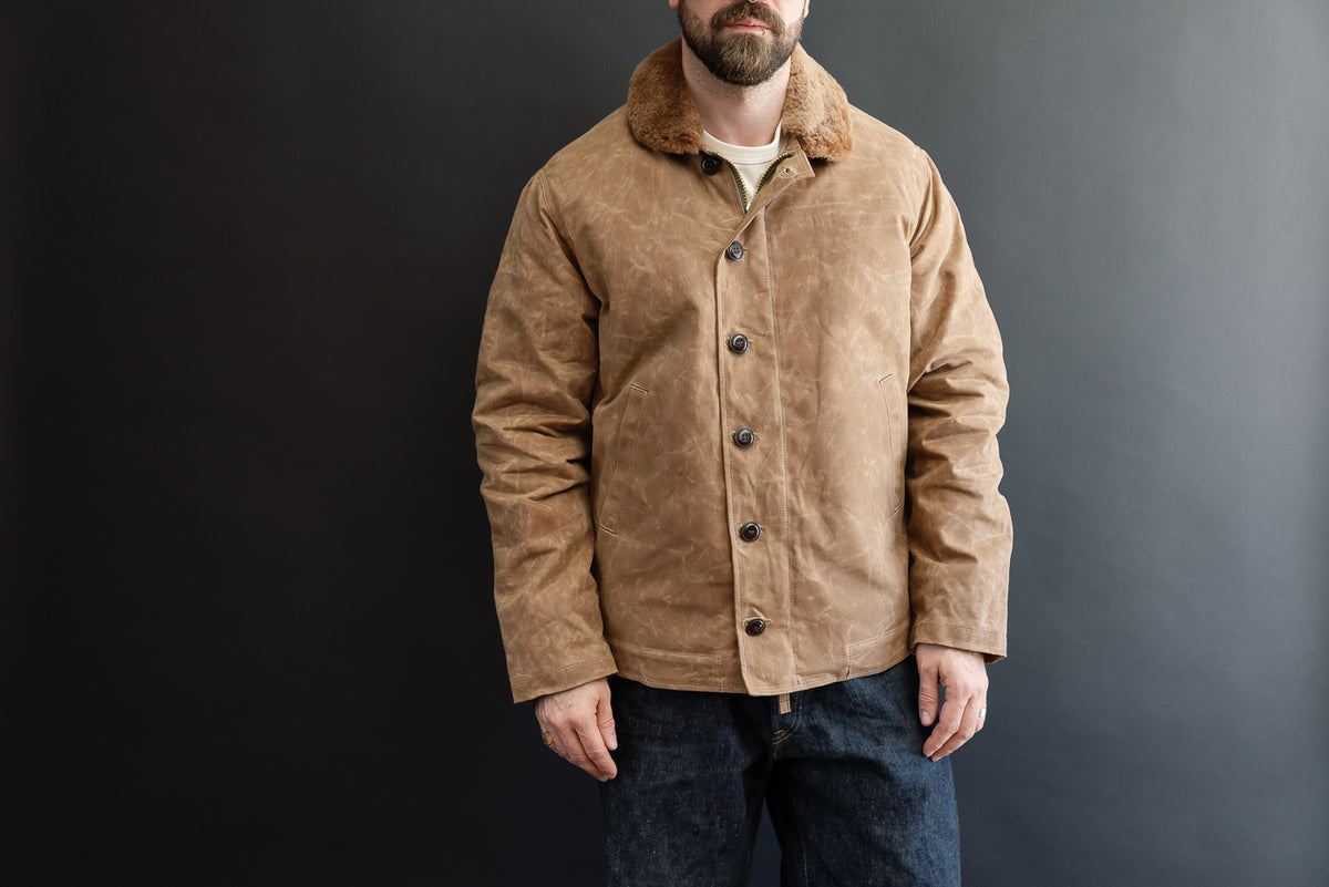 Front view of a male model, 5'9