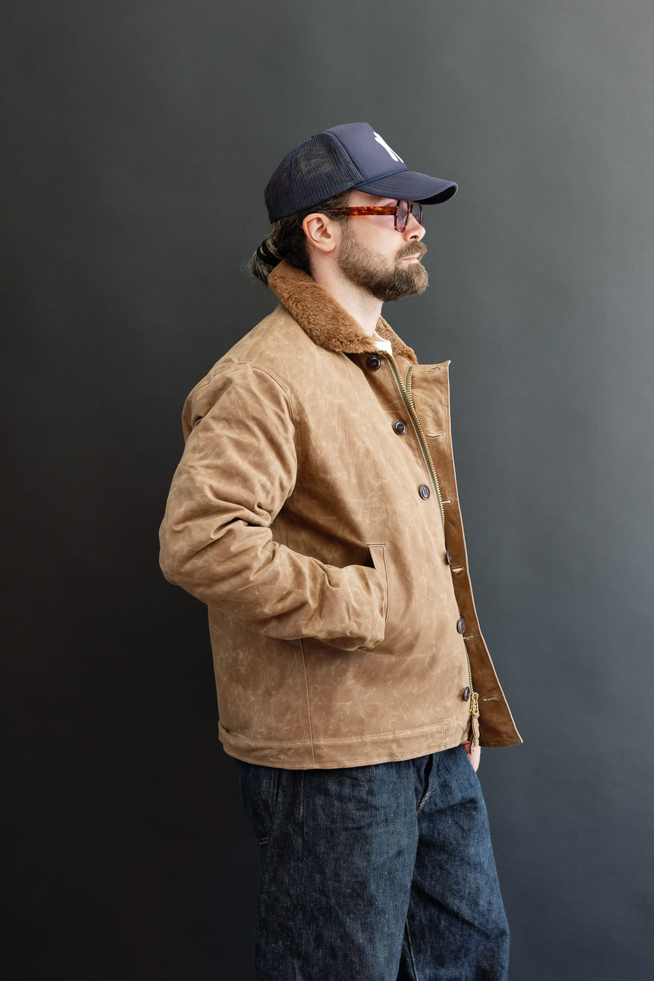Side view of a male model, 5'9