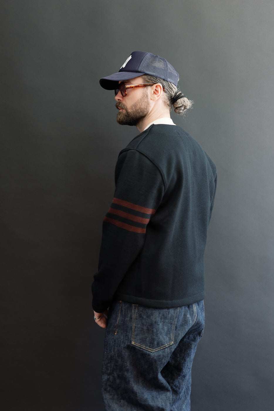 Side view, full body: 5'9