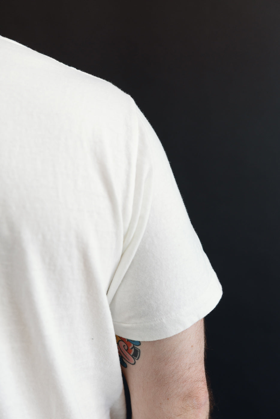 Close-up of a male model (5'9