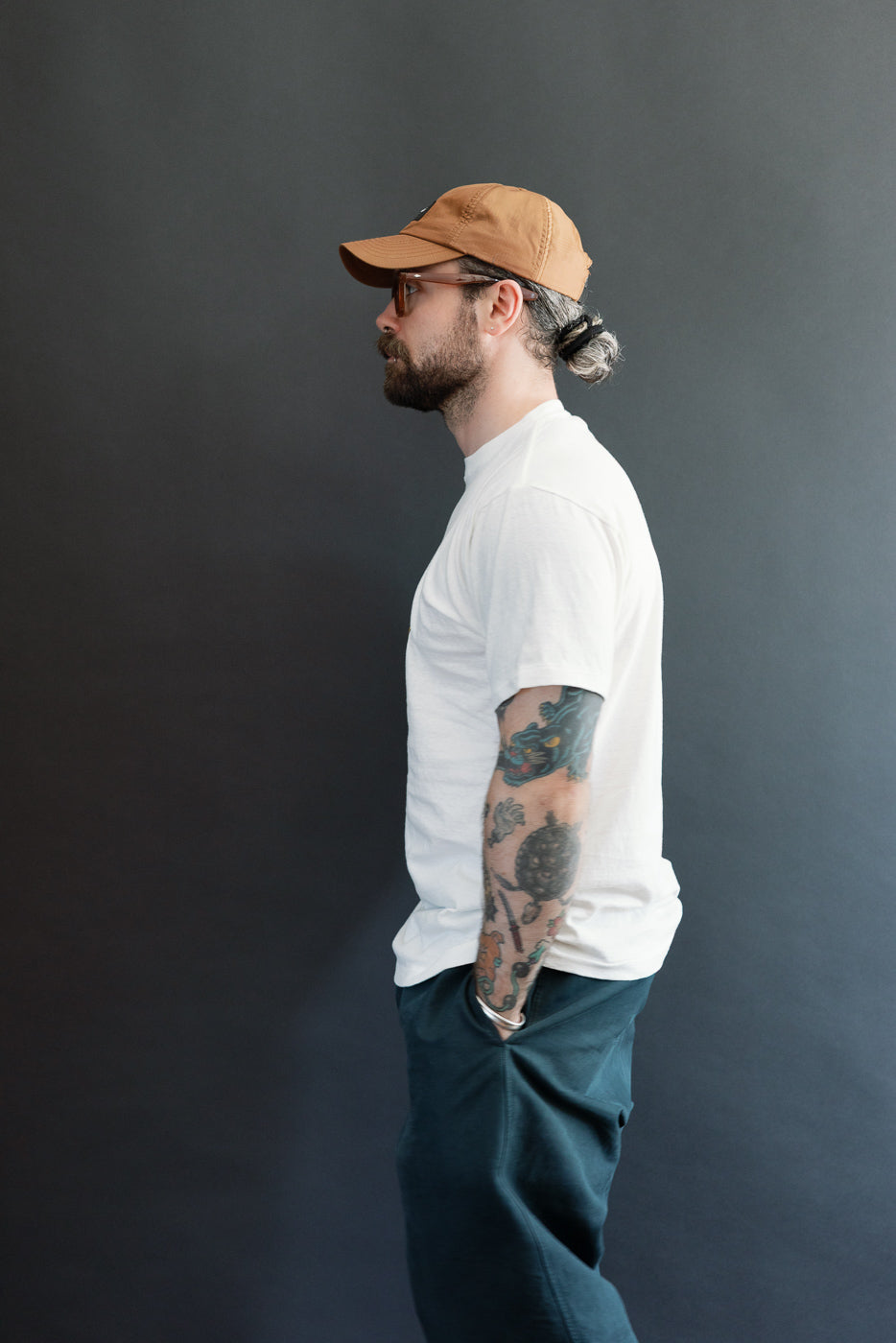 Profile view of a male model, 5'9
