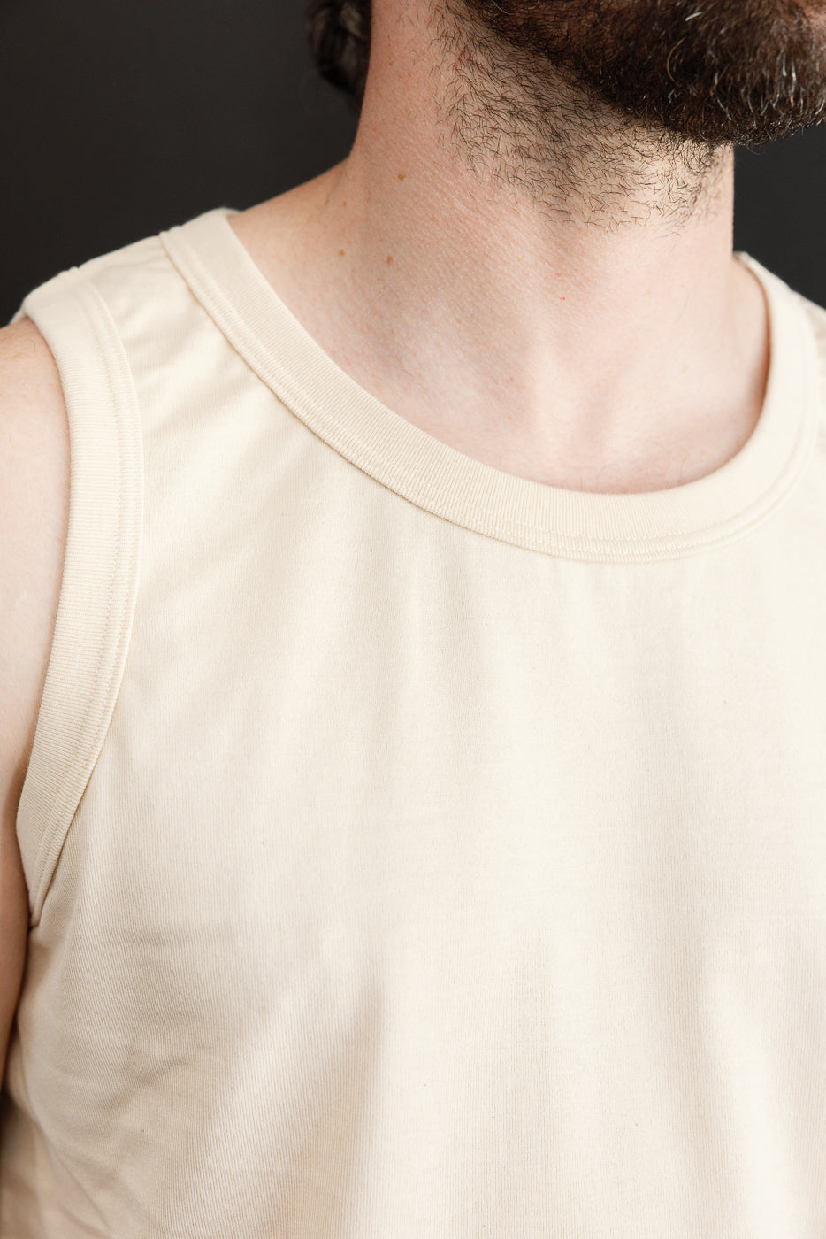 Close-up front view of male model, 5'9