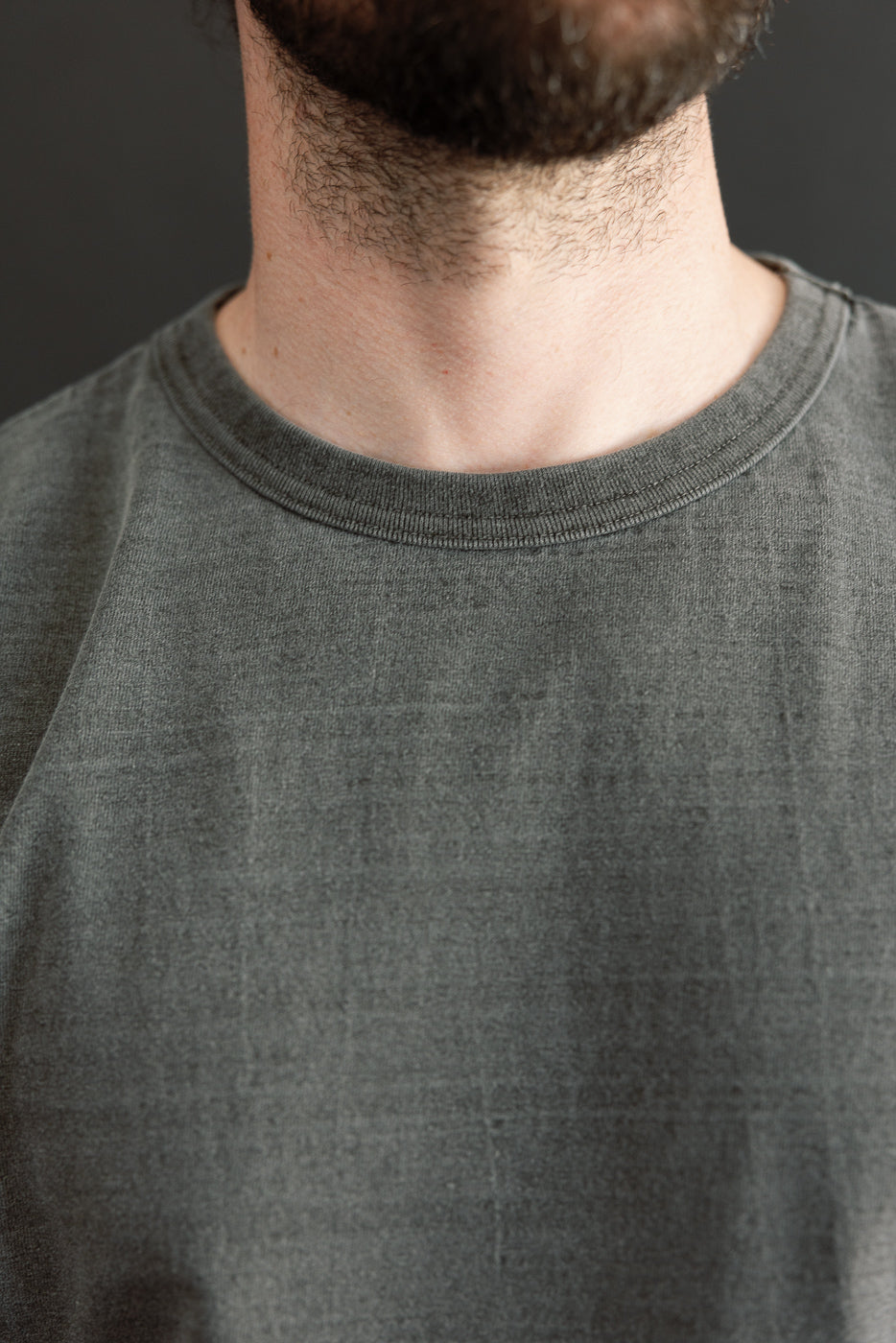 Close-up front view of male model (5'9