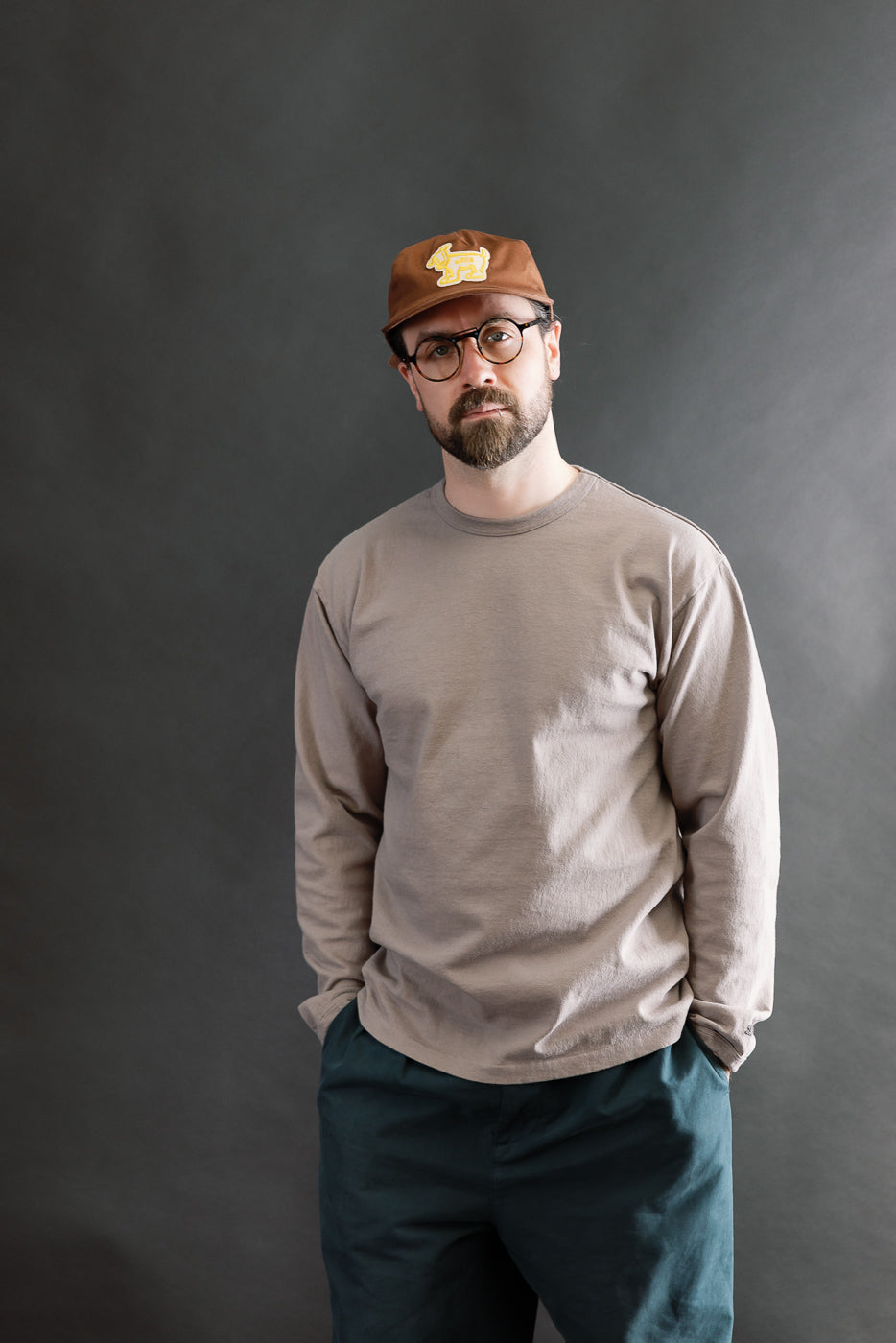 Front view, male model 5'9