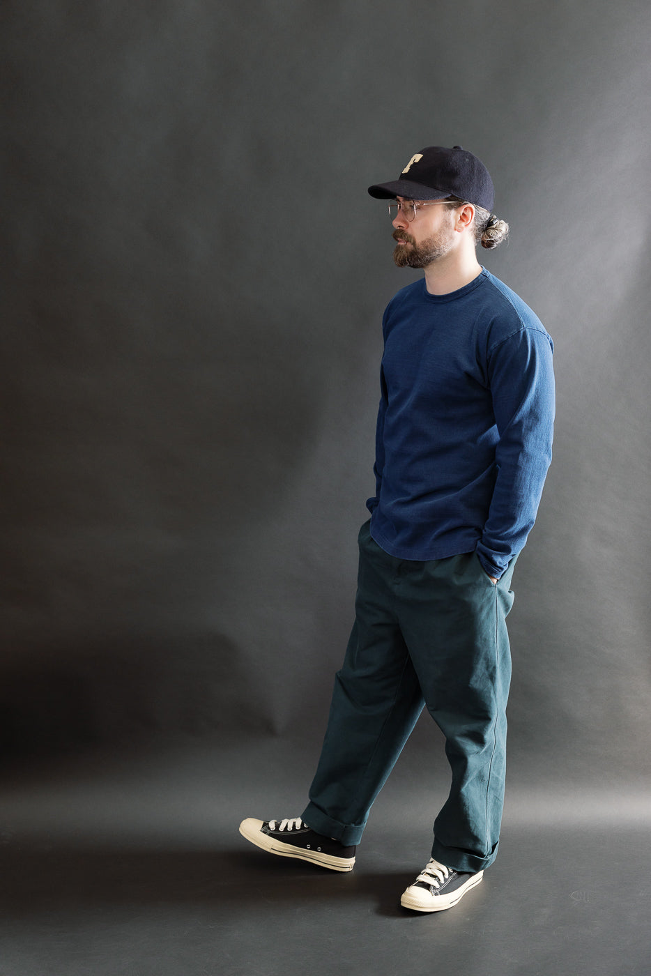 Full body side view of male model, 5'9