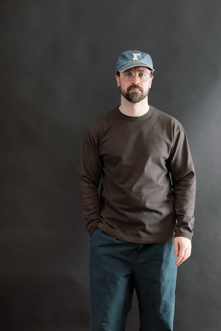 Front view, male model 5'9