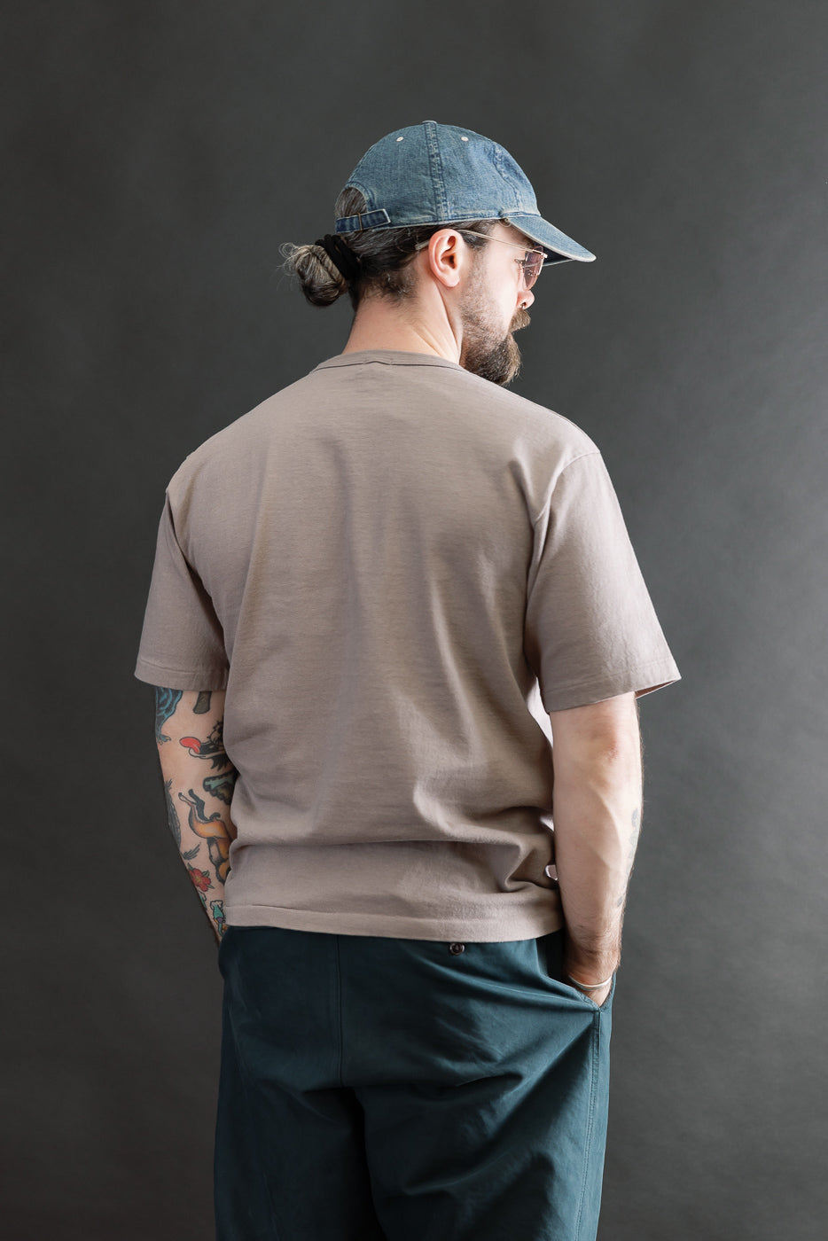 Back view of male model, 5'9
