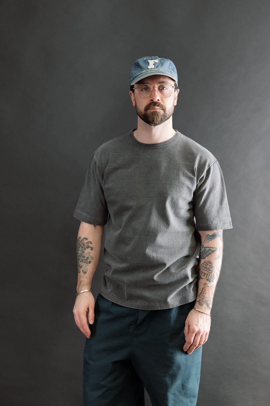 Front view, male model 5'9