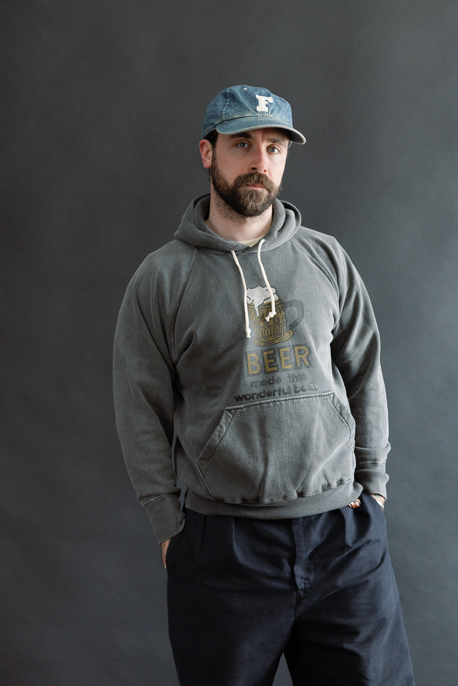 Front view full-body of male model 5'9