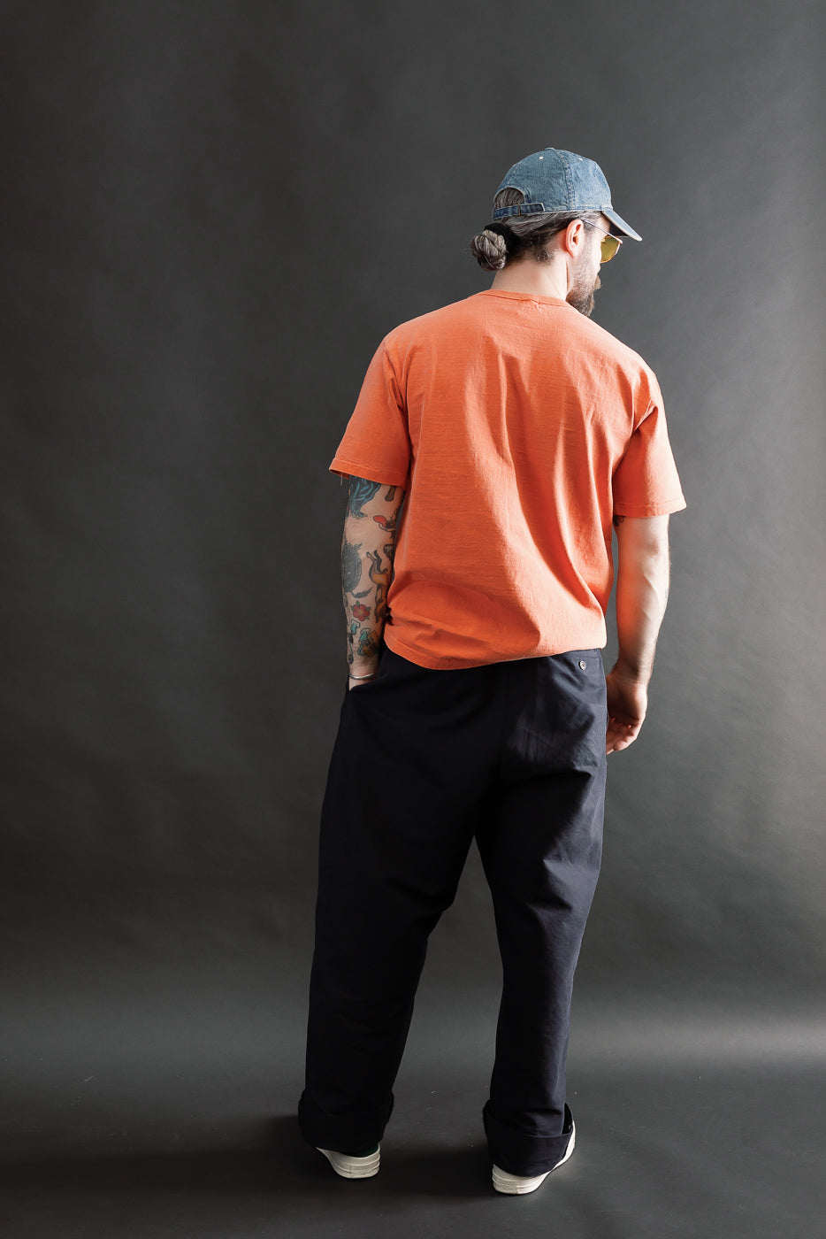 Full body view of male model 5'9