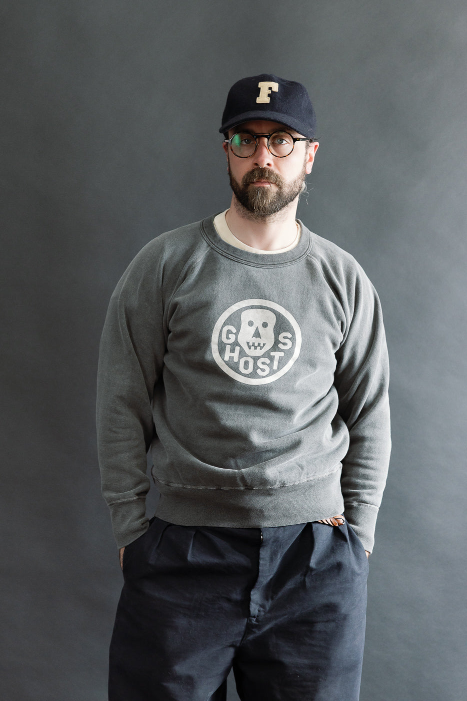 Front view, male model 5'9