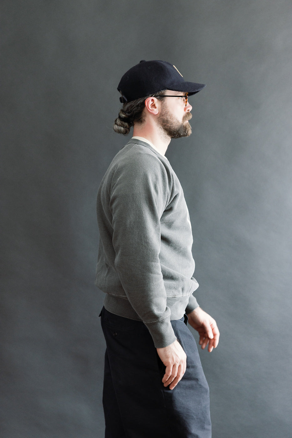 Side view of male model 5'9