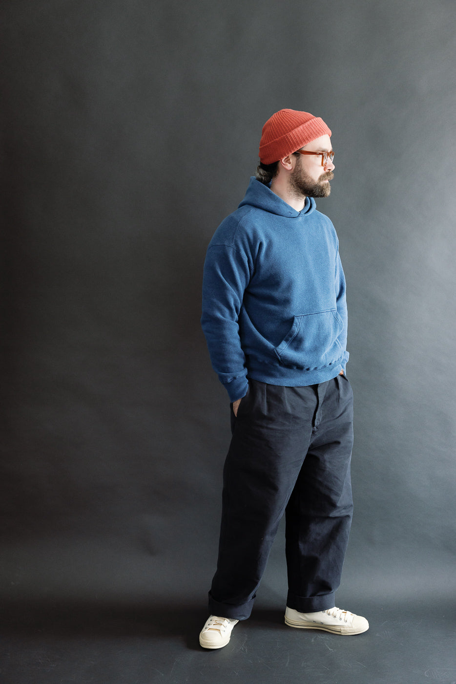 Full body side view of male model, 5'9