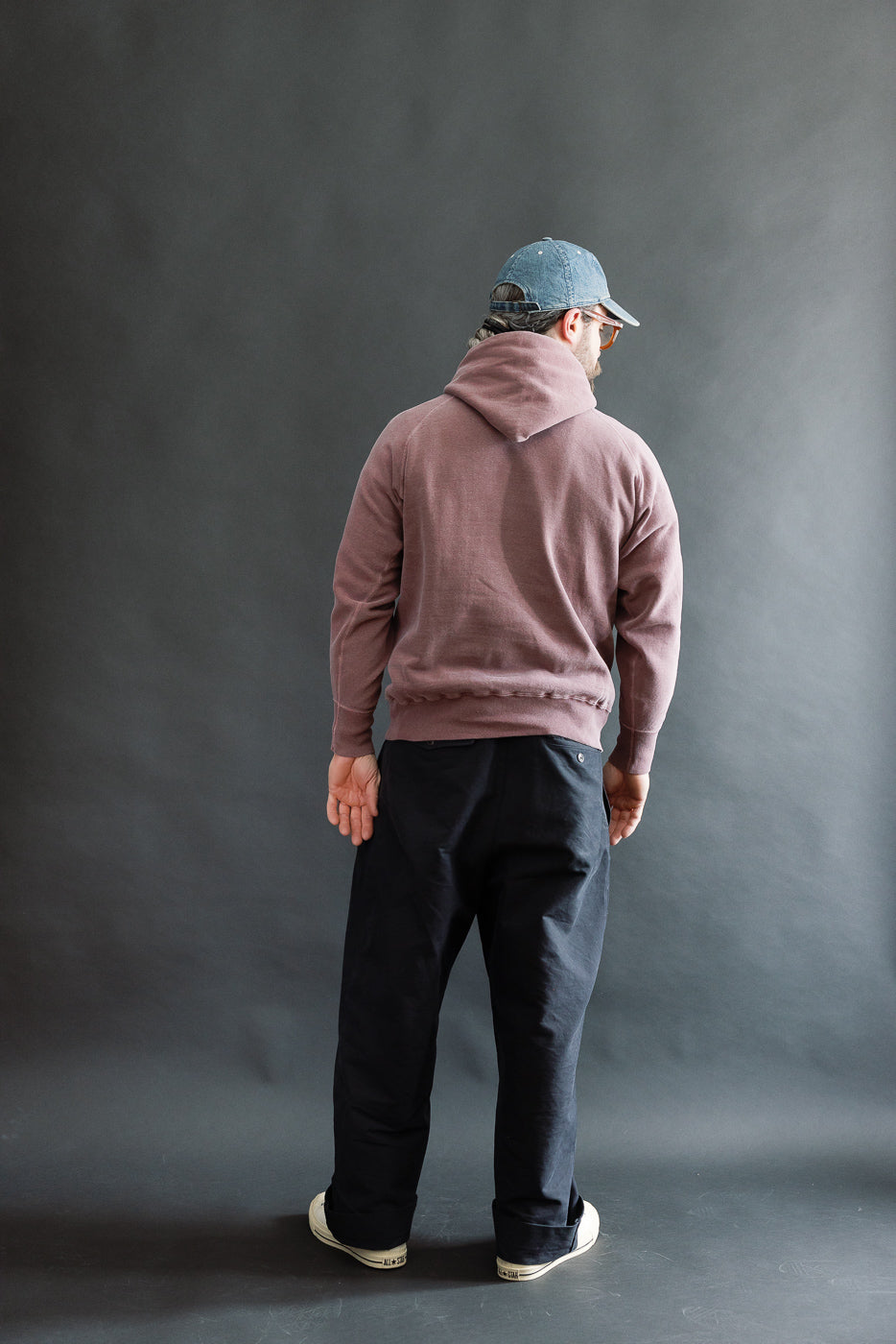 Full body back view of male model, 5'9