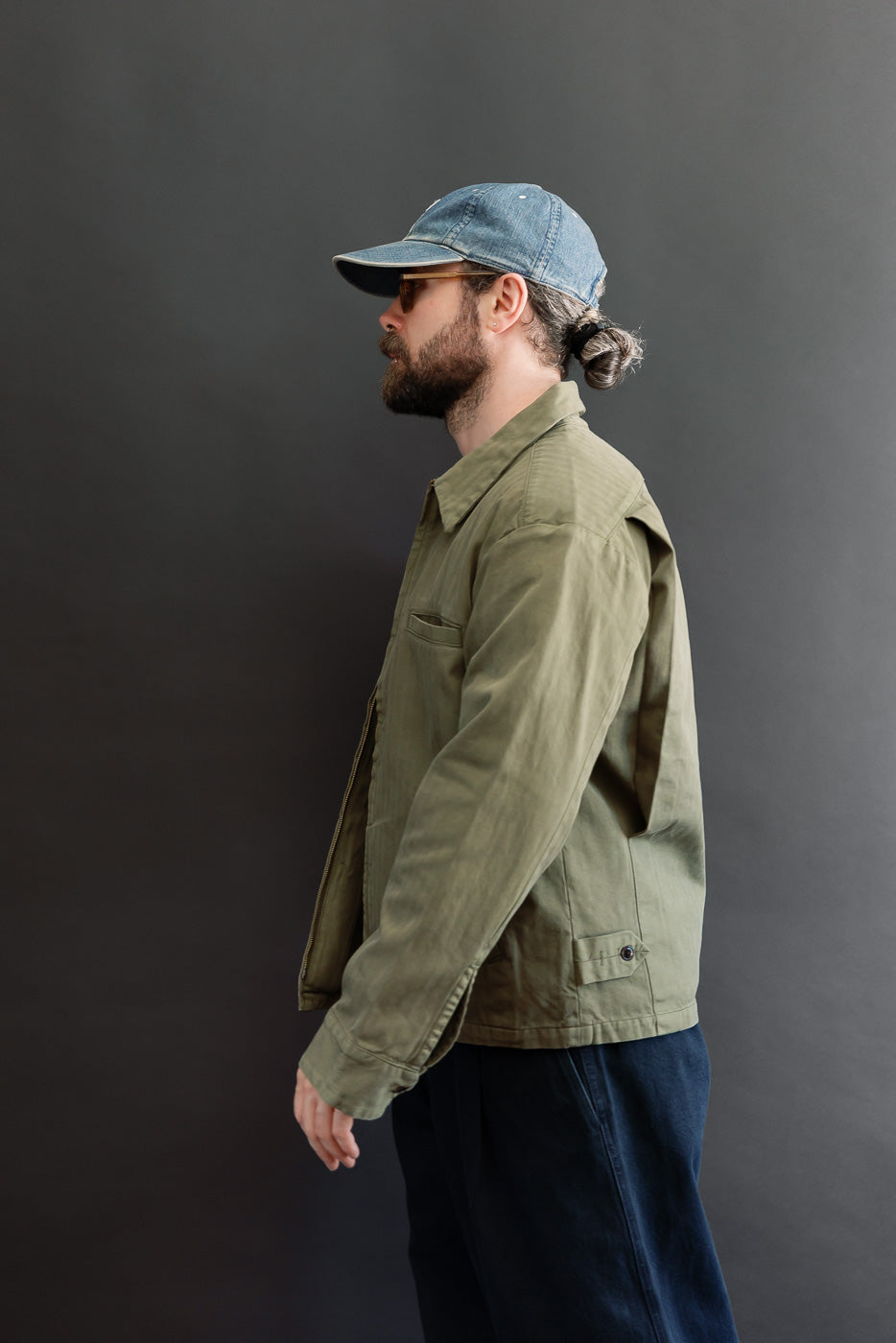 Side view, full body of a 5'9