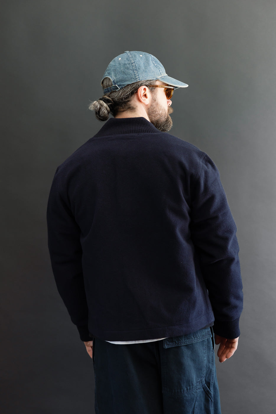 Back view, full body: Male model, 5'9