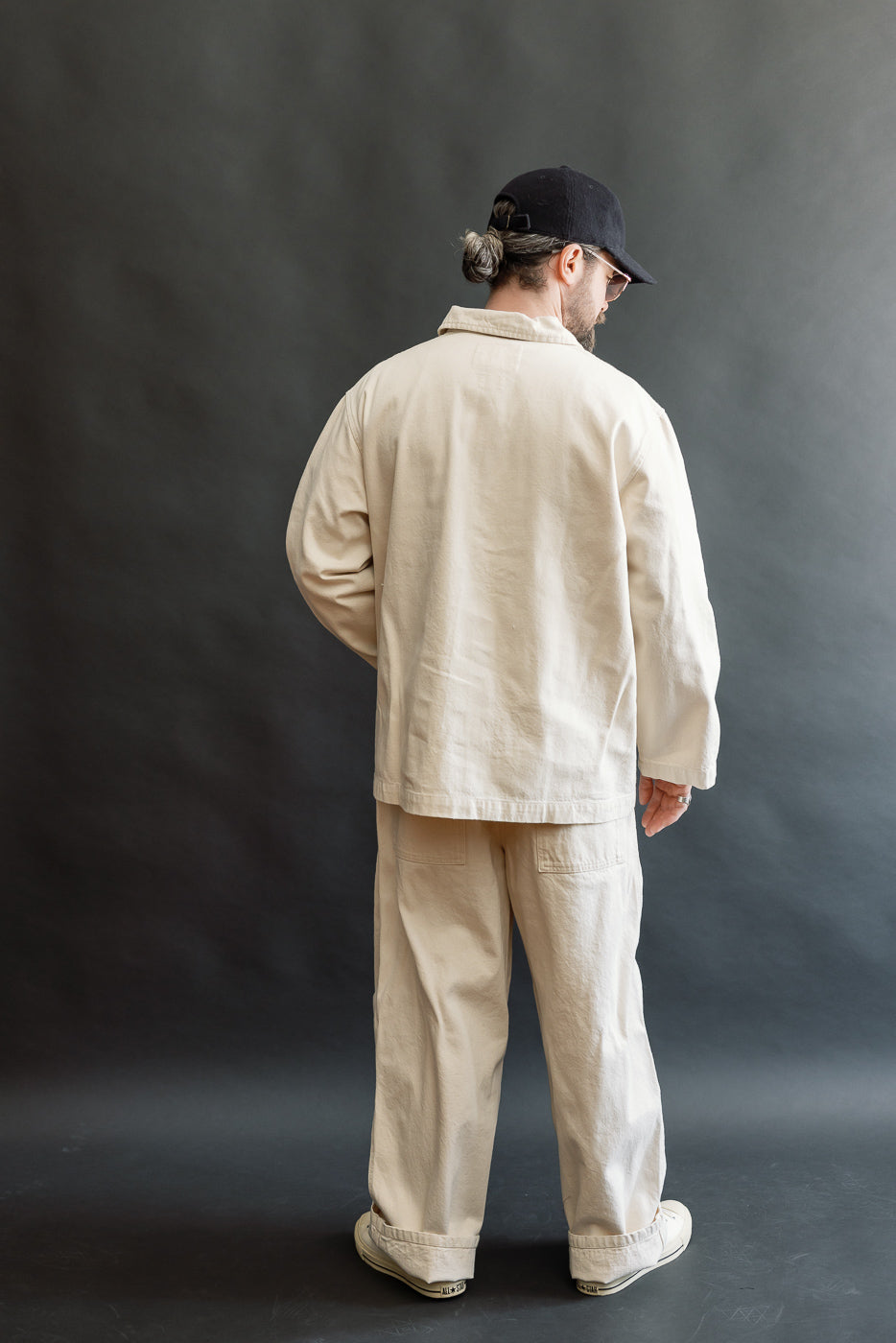 Full body rear view of male model 5'9