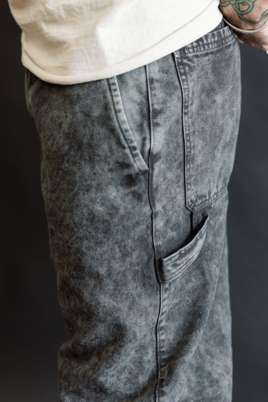 Close-up of male model, 5'9