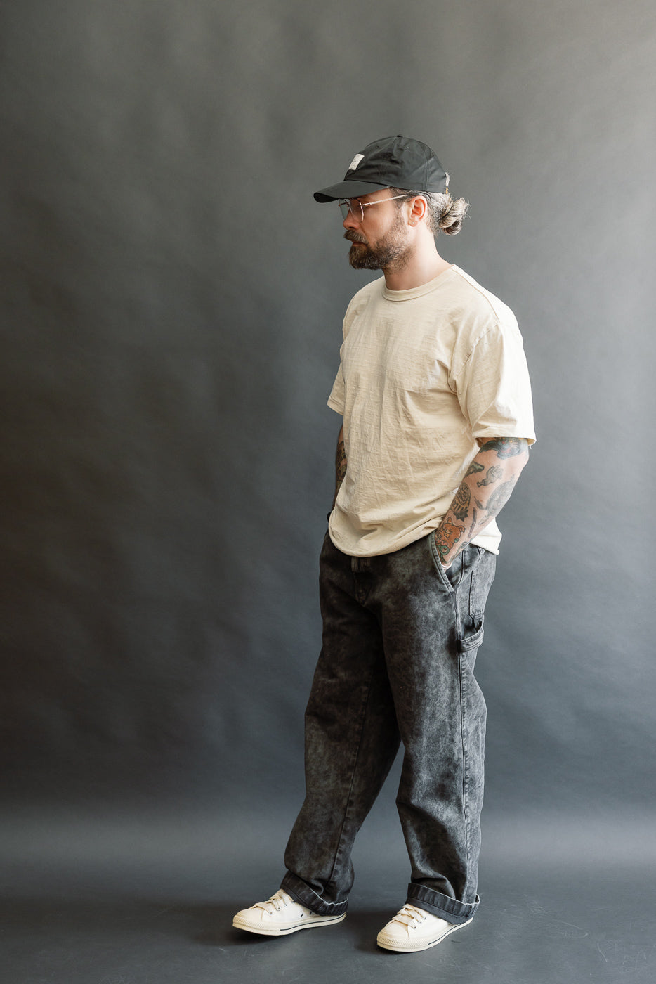 Full body side view of male model, 5'9