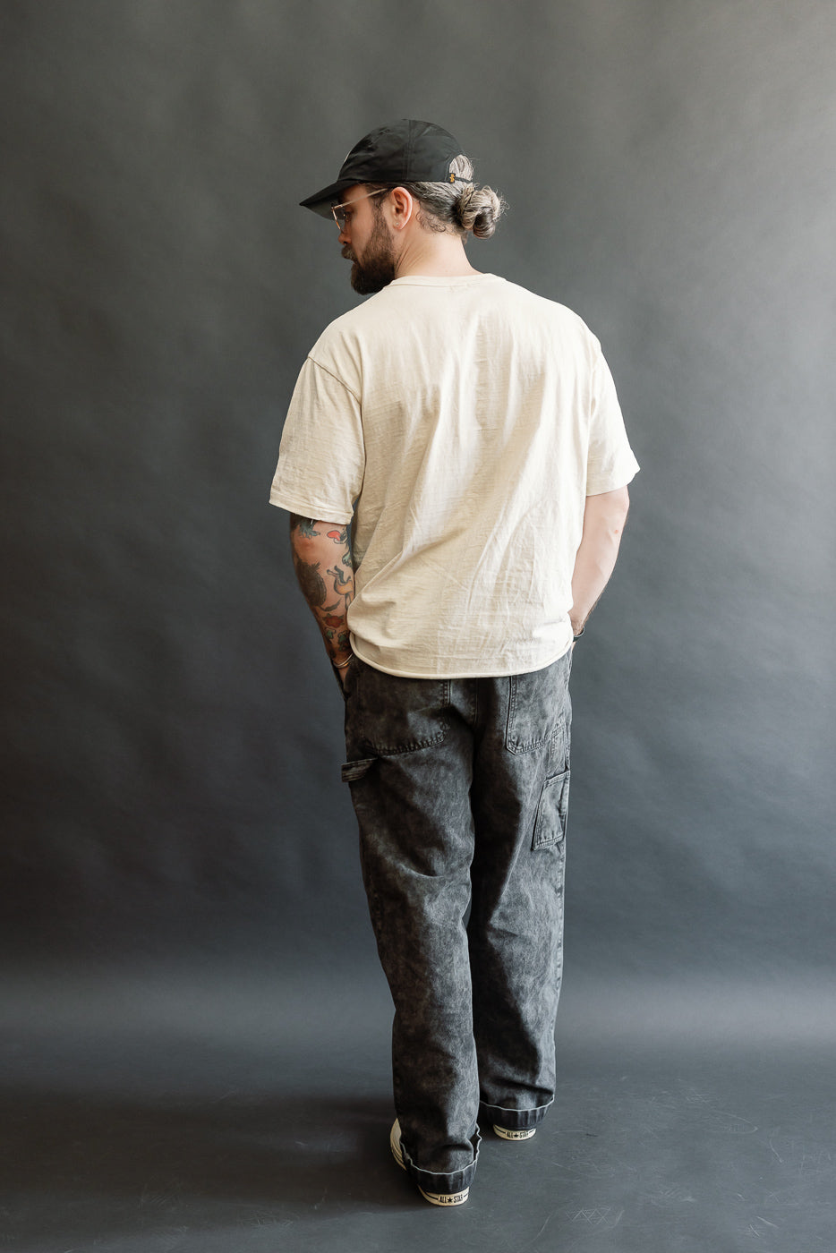 Full body back view of male model, 5'9