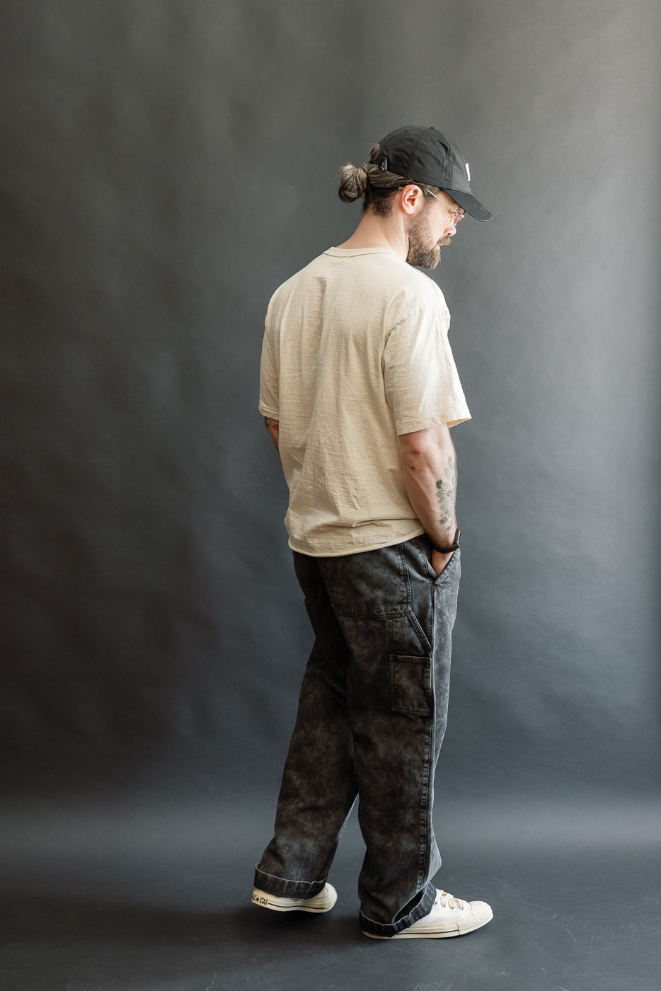 Full body side view of male model, 5'9