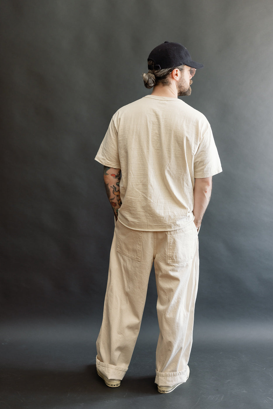 Full body rear view of male model, 5'9