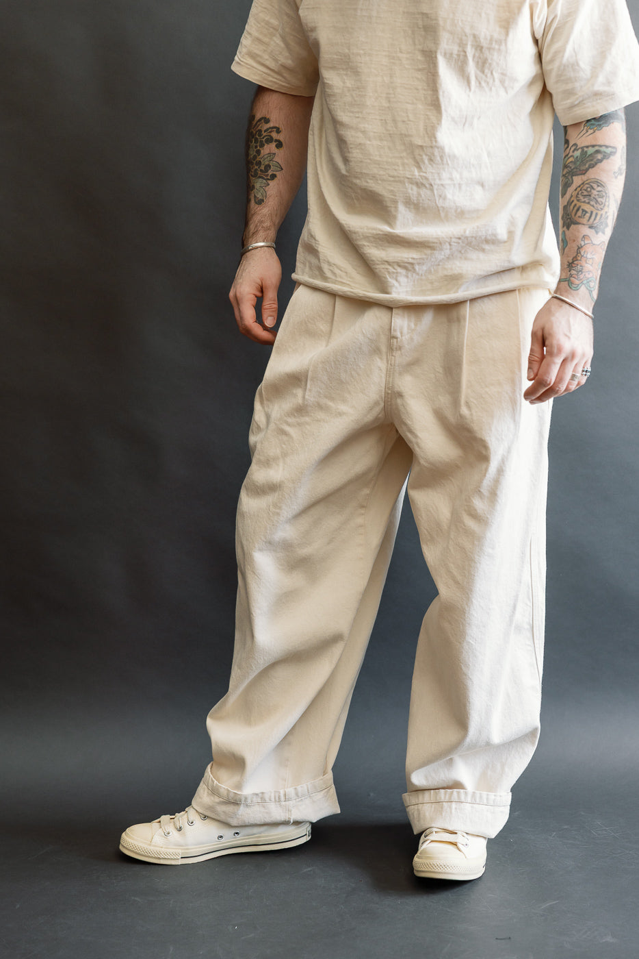 Front view, male model 5'9
