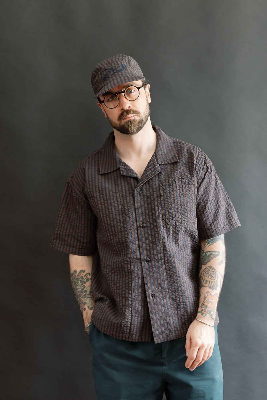 Front view, male model 5'9