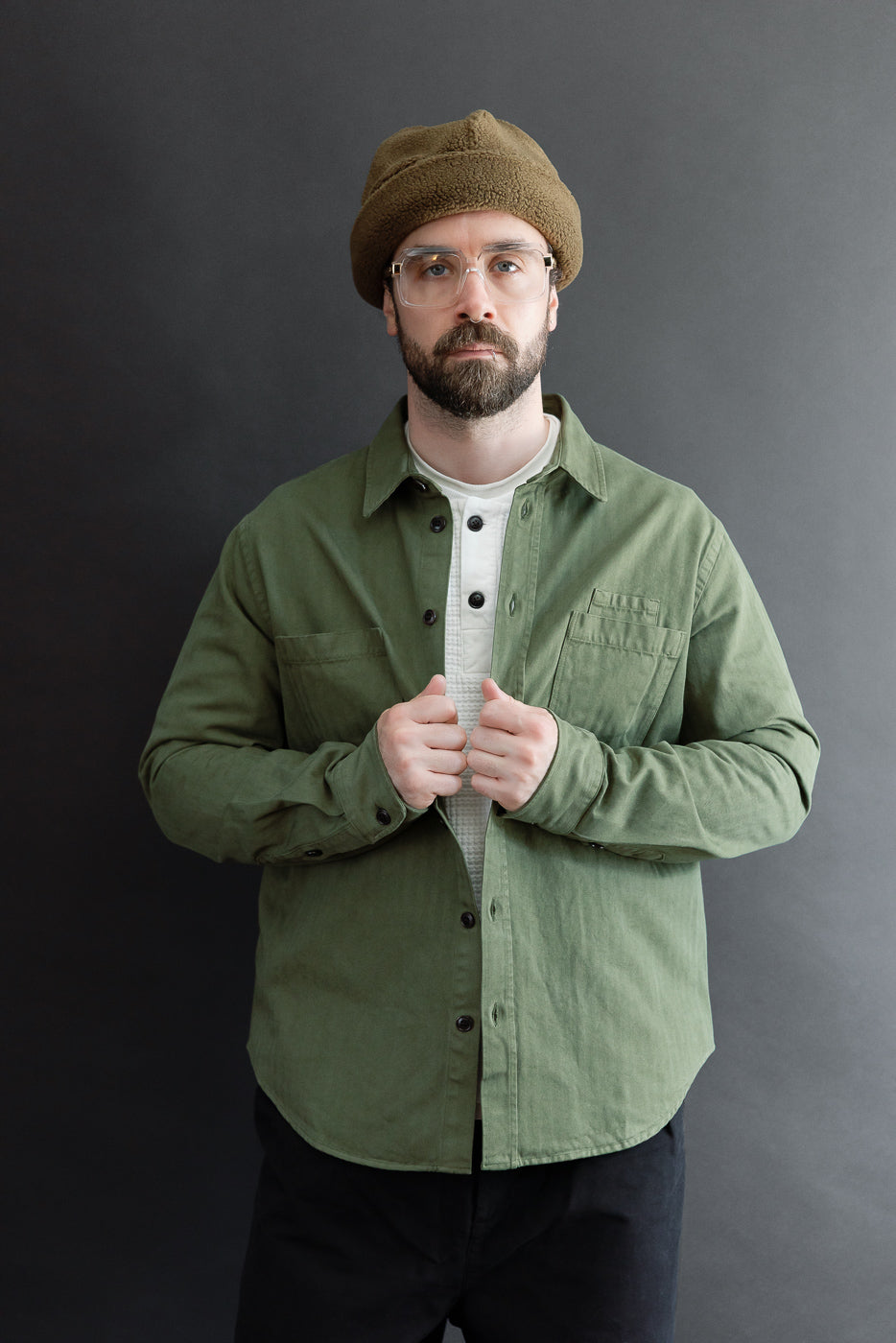 Full body front view: male model, 5'9