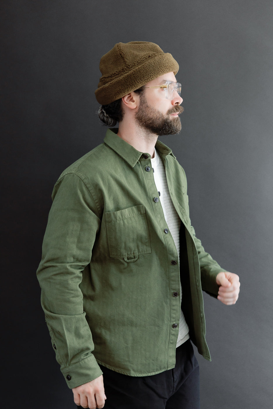 Profile view of a male model, 5'9
