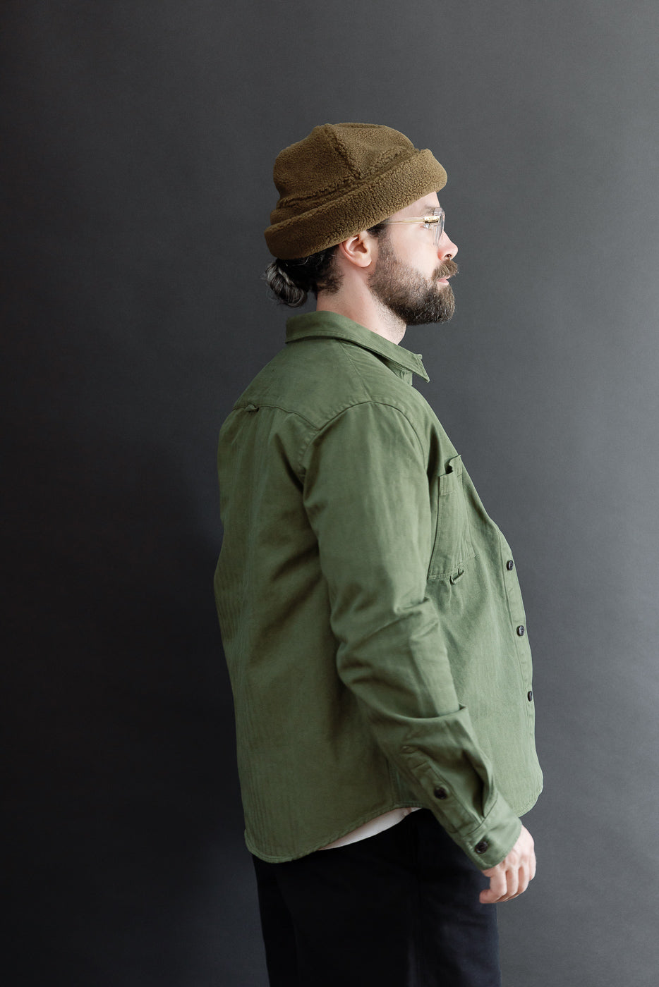 Profile view of a male model, 5'9
