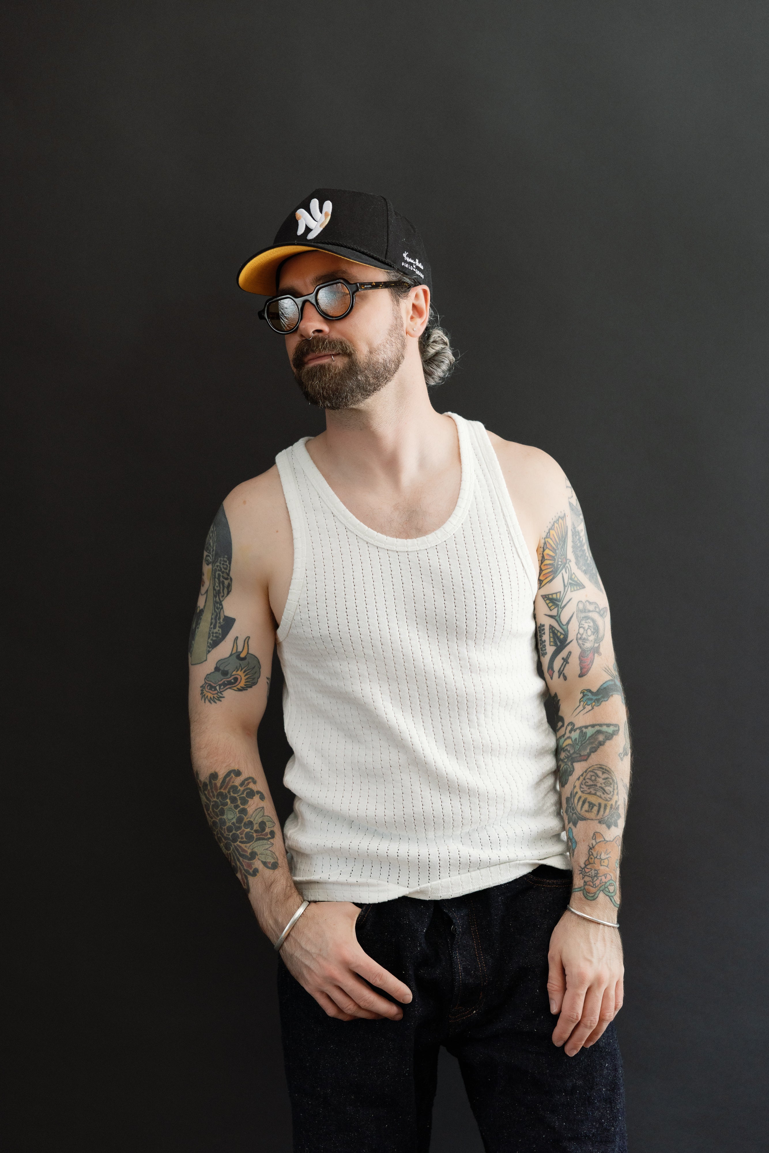 Front view, male model 5'9